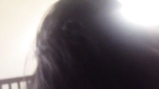 刚睡醒肚子饿的素颜美女直接拿着老公的大鸡巴疯狂的吃这早餐真是