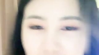 爱鸡的白白肉肉高颜值甜美妹子啪啪，性感睡衣特写口交上位骑坐猛操