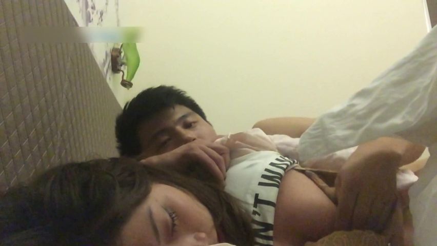 醉操聚会宿醉的小姨子 睡得太沉后入啪啪一顿猛操都没干醒 无套趴着操射美臀擦干净免得被发现 高清1080P版