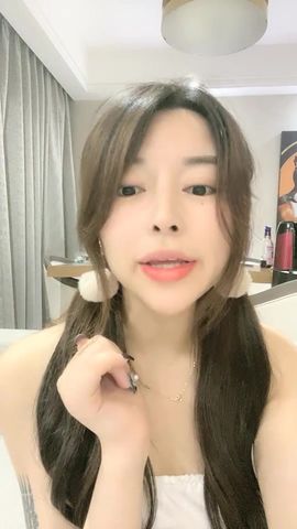正点巨乳【魔鬼身材】，这奶子真劲爆，看着好有性欲，骚逼随着音乐妞骚臀舞！