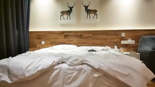 【69堂精品】黄先生约大奶纹身妹啪啪椅子上摸逼后入抽插操哭02