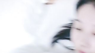 【69堂精品】170CM美妞无毛肥穴房间全裸自摸近距离视角看