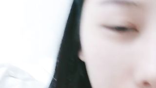 【69堂精品】170CM美妞无毛肥穴房间全裸自摸近距离视角看