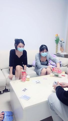 【69堂精品】学生妹曼妙少女胴体，浴室抠穴啪啪口交