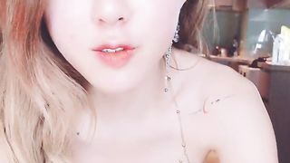 【69堂精品视频】宝宝站立诱惑粉丝扭动呻吟