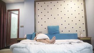 小马寻欢勾搭丰乳肥臀女技师到酒店开房