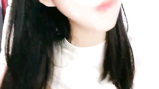 爆炒法系小仙女椅子上直播叉腿玩穴高潮不断呻吟