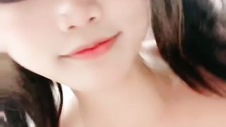 卡哇伊双马尾萌妹性格活泼翘起美臀手指插菊花