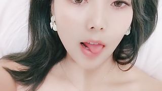 肤白貌美高颜值好身材极品女神揉奶玩逼自慰呻吟