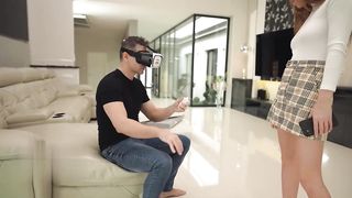 【69堂精品视频】霍尼兼情人霍莉·莫莉最终成为三人操逼组合