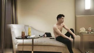 【69堂精品视频】外围妹子黑衣短裤沙发舌吻调情舔屌口交侧入