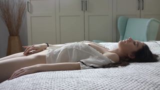 【69堂精品视频】安娜克拉夫金娜处女试镜自慰小穴