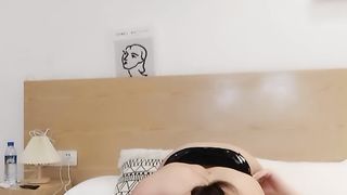 【69堂精品视频】小野猫像明星钟丽缇的美女主动骑乘上位