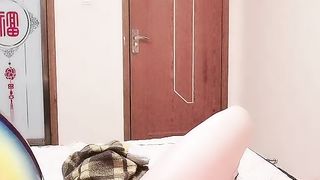 【69堂精品视频】开档黑丝无毛逼让大哥用道具玩逼多体位蹂躏