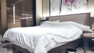 【69堂精品】约操小熊帽可爱女孩啪啪操柔情热吻操到高潮