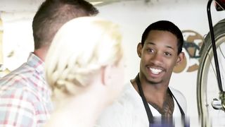 【69堂免费视频】弯曲大鸡巴玩弄骚穴暴力打桩干的流水不断