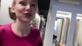 【69堂免费视频】女孩露西·哈特让她的阴户在顾客能承受的坐插