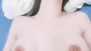 【69堂免费视频】大屌舔硬骑乘位，主动套弄深插到底，从下往上视角，后入猛怼