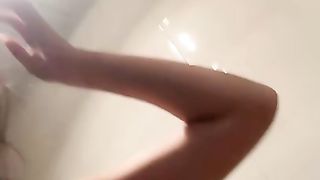 【69堂免费视频】新人下海小姐姐！居家道具自慰操逼！洗完澡开始