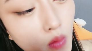 【69堂免费视频】后入大屁股激情上位，浪叫呻吟表情好骚颜射