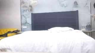 【69堂免费视频】3p场24岁苗条小姐姐情趣黑丝c罩杯美腿前插