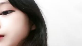 【69堂免费视频】女仆装较小美少女！激情大战头套男！