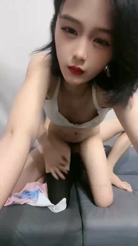 【69堂免费视频】女仆装较小美少女！激情大战头套男！