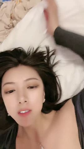 【69堂免费视频】车模美女小姐姐下海！舔屌插嘴口活超棒！掰开骚穴好多水，翘起屁股求操，进进出出美女爽翻