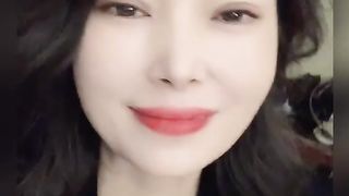 【69堂免费视频】史上最骚舅妈，四川44岁舅妈勾引20岁外甥乱伦，多出偷情自拍视频泄露