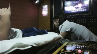 【69堂免费视频】重金忽悠足浴店老板娘，极品大长腿，趁高潮太爽了估计没拔出来内射了