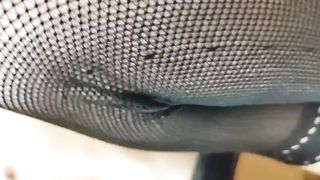 【69堂免费视频】黑丝露脸小少妇让大哥在酒店揉奶玩逼，乖巧听话让哥哥给修剪逼毛后压在身下爆操抽插