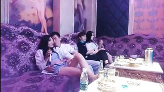 【69堂免费视频】KTV里的淫乱，两人同事开操极品小妹妹