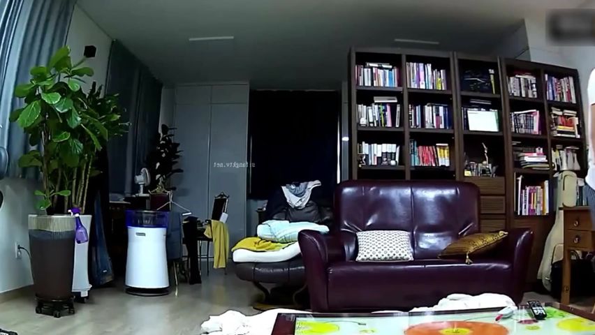 【69堂免费视频】【硬核泄密】中年夫妻做爱正在口交，闺蜜来了在旁边看，边聊天边继续啪啪