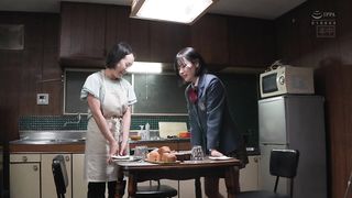 【69堂免费视频】学生时代的火车猥亵老人与母亲再婚。从那天起，日复一日，我被迫执行我的命令，让她成为我制服里的宠物……