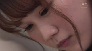 【69堂免费视频】我是一个安静的人，当巨乳猥亵者无情地按摩、玩弄和扭曲她的乳房时，我默默地陷入了快乐之中新田雪