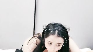 【69堂免费视频】九头身168CM极品尤物！超性感情趣装吊带黑丝袜！