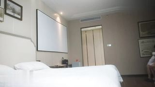 【69堂免费视频】【刺激双飞】酒店爆操俩闺蜜，各种姿势疯狂抽插