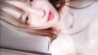 【69堂免费视频】【极品女神】大奶小美女极度迷人，一线天无毛美穴务必诱惑