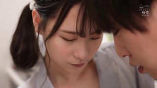 【69堂免费视频】当她的目光从他身上移开时，他给了她一个深深的吻。与她太大胆的姐姐秘密舌吻性爱