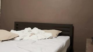 【69堂免费视频】20岁兼职小姐姐，害羞捂脸被舔逼，激情做爱嗷嗷叫，不满足娇嗔抱怨