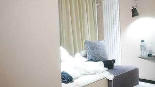 【69堂免费视频】沈先森嫖娼大师带你找外围，高冷黑色长裙妹子洗完澡开操，特写手指扣逼上骑乘，抬腿侧入抱起来猛操