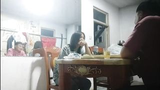 【69堂免费视频】【淫妻出轨】良家人妻和奸夫聊天谈心，喝到微醺上床激情开操