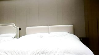 【69堂免费视频】极品尤物外围美女，笑起来甜美，坚挺奶子，扒下内舔骚逼，骑乘位猛插穴