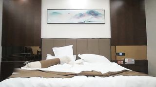 【69堂免费视频】高价网约极品外围小姐姐，女神美乳白嫩，美腿鲍鱼