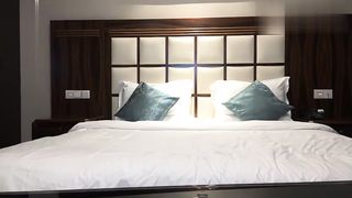 【69堂免费视频】【18岁的少女童言无忌】讲述看着男友操小姐的经历之后被我开操