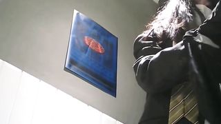 【69堂免费视频】【厕拍精品】被丝袜包裹的翘臀，微微撅起喷尿