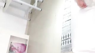 【69堂免费视频】一个操完换另一个，摆弄各种姿势