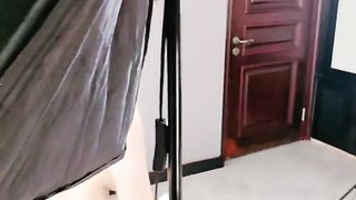 【69堂免费视频】白色网袜大长腿，后入大肥臀猛顶，骑乘位打桩机爽翻