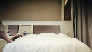 【69堂免费视频】花臂纹身让妹子自己自慰 侧入猛操太大妹子受不了 后入大力撞击