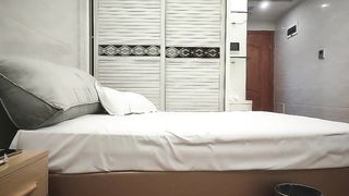 【69堂免费视频】返场专业全套服务 跪着口交舔菊骑脸插嘴 骑乘整根插入套弄 拉着双腿后入撞击屁股